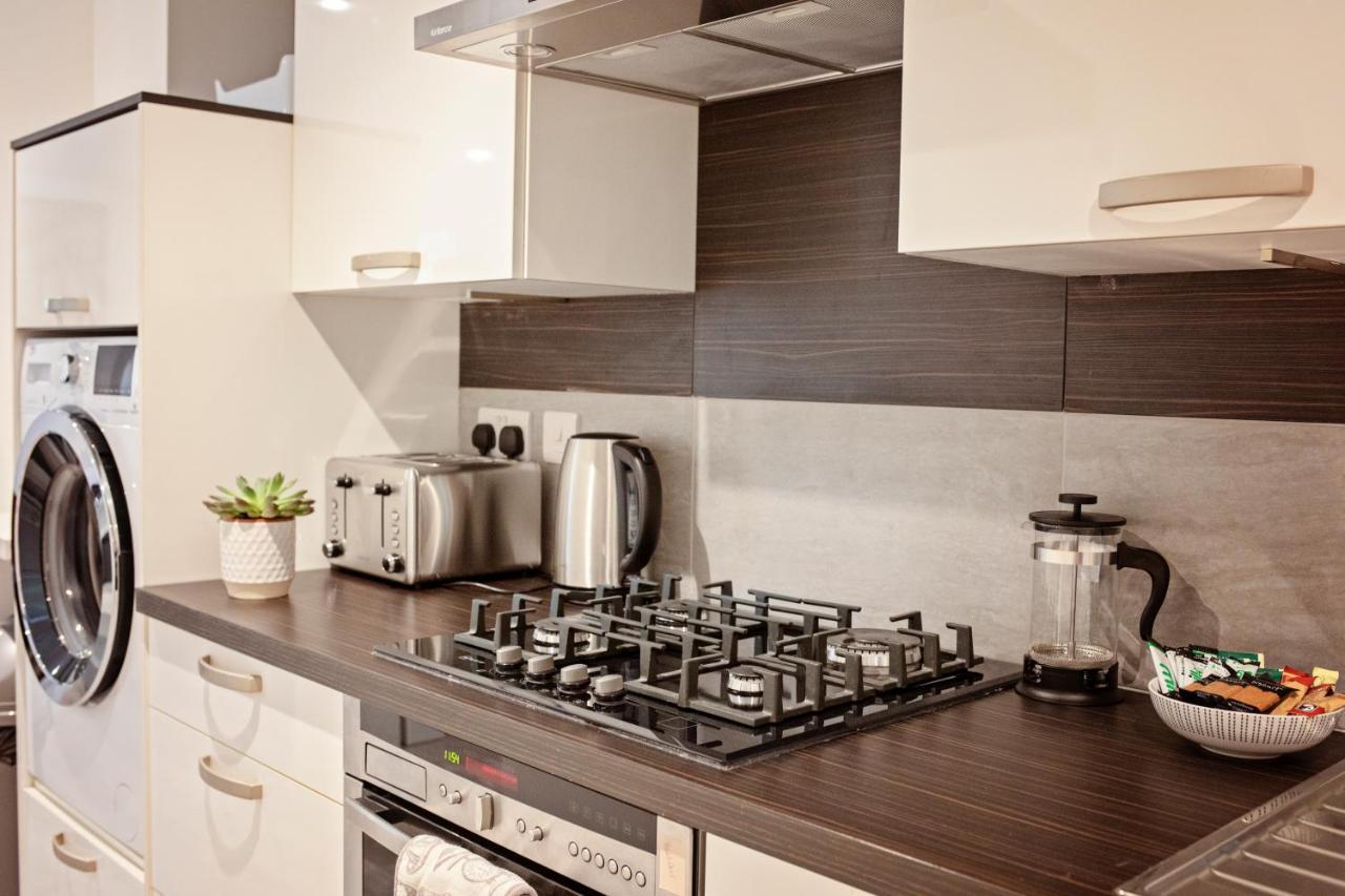 The Dragon'S Den Apartment ฮาร์โรเกต ภายนอก รูปภาพ