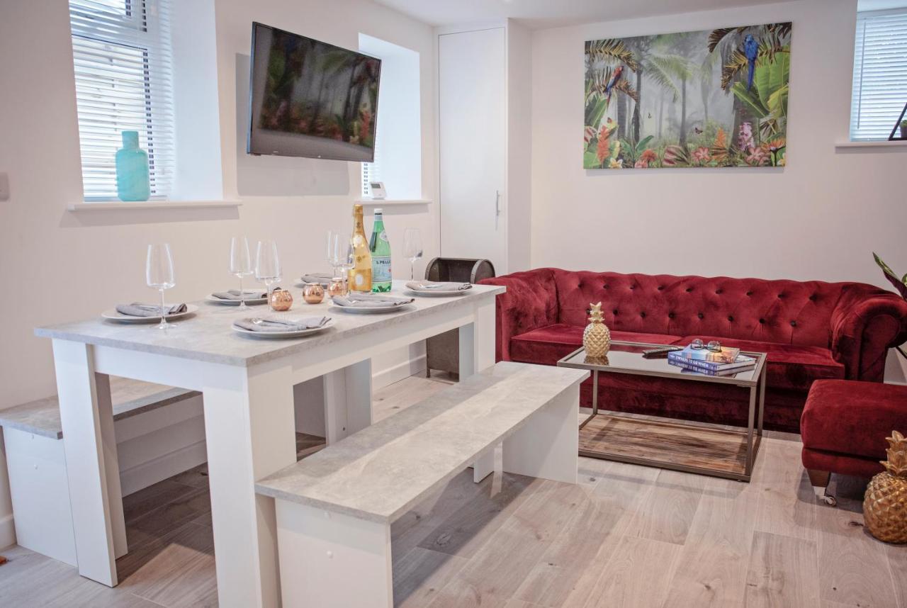 The Dragon'S Den Apartment ฮาร์โรเกต ภายนอก รูปภาพ